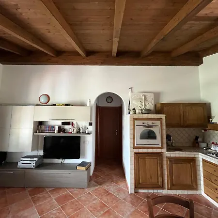 La Casa Nell'oliveto بيت للعطل